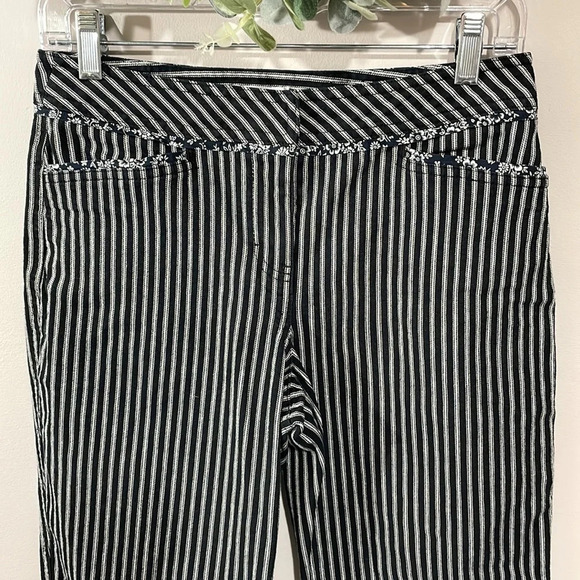 Ann Taylor LOFT Laura Striped Cropped Pants With Floral Trim Detail 2 - Picture 2 of 14